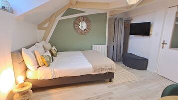 Tabla de planchar con plancha, wifi, ropa de cama