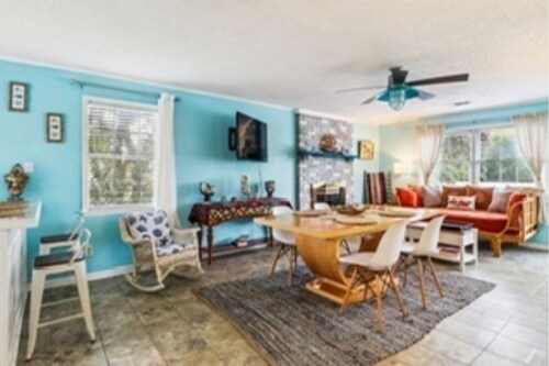 Charming 2-bedroom 2-bathroom house in brilliant Tybee Island with AC, WiFi