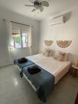 4 bedrooms, iron/ironing board, WiFi, bed sheets - Beautiful villa with pool ideal for 1 or 2 families (VC)