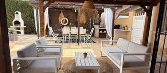 Beautiful villa with pool ideal for 1 or 2 families