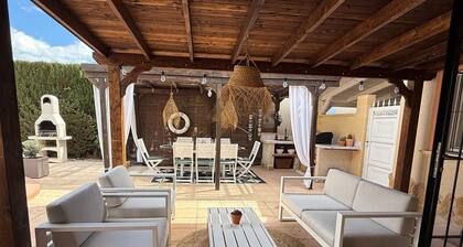Beautiful villa with pool ideal for 1 or 2 families