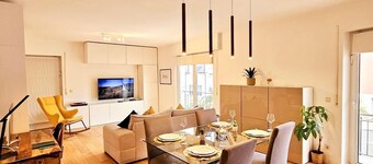 Bright 2 bedrooms flat w parking&balcont