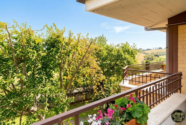 Unclassified image, 1 of 17, button