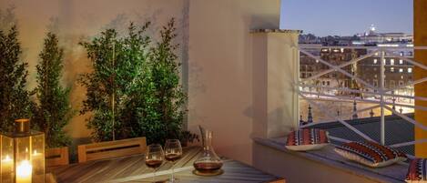 تناول الطعام بالخارج