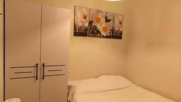 Fer et planche à repasser, accès au Wi-Fi (inclus)