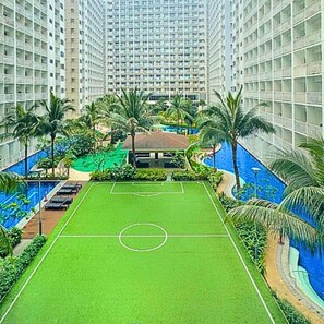 2 outdoor pools