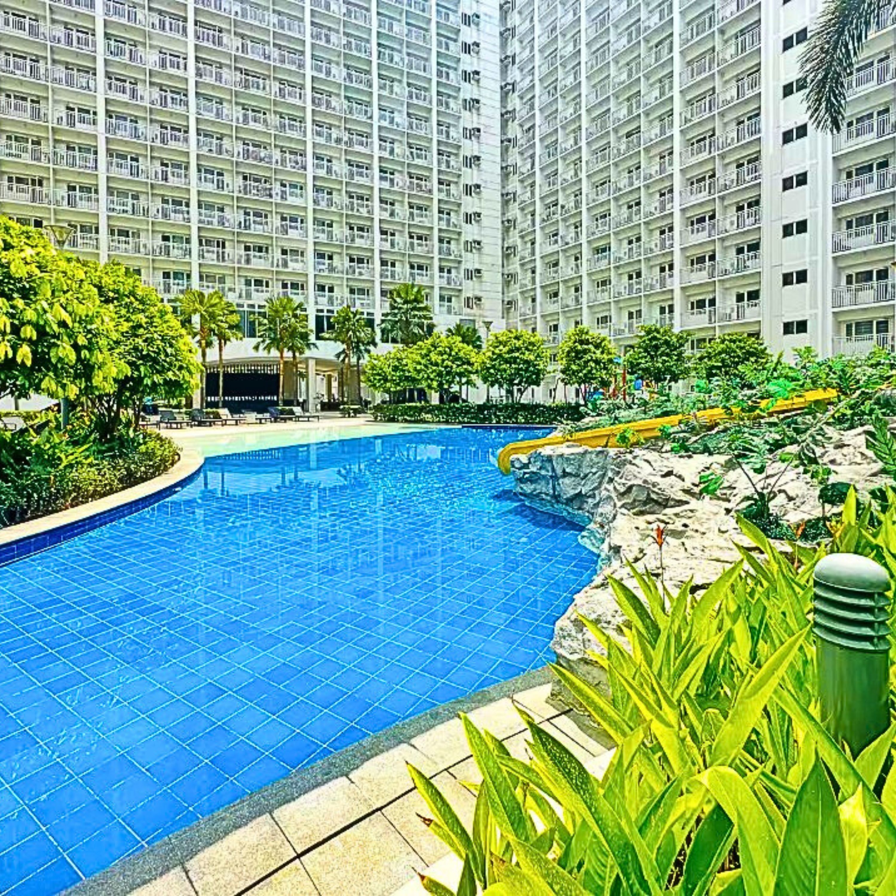 2 座室外游泳池