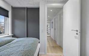 3 bedrooms, travel crib, free WiFi