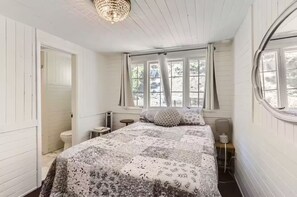 4 bedrooms, iron/ironing board, WiFi, bed sheets - Charming 3bd Retreat– near Estes (Drake)