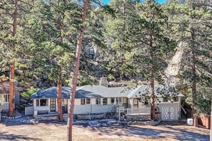 Exterior - Charming 3bd Retreat– near Estes (Drake)