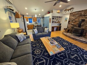 Een smart-tv en een open haard