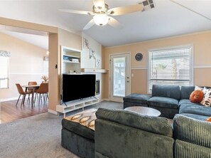 Living area - 3BD Pool+Jacuzzi Oasis! (North Las Vegas)