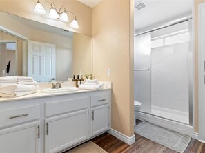 Shower, hair dryer, towels, soap - 3BD Pool+Jacuzzi Oasis! (North Las Vegas)