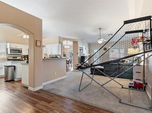 Living area - 3BD Pool+Jacuzzi Oasis! (North Las Vegas)