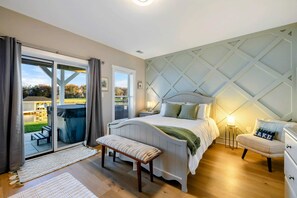 7 bedrooms, iron/ironing board, free WiFi, bed sheets - NEW 7BR Lakefront Lake Anna, Boat Dock, Deck Views (Mineral)