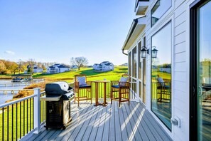 Outdoor dining - NEW 7BR Lakefront Lake Anna, Boat Dock, Deck Views (Mineral)