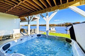 Terrace/patio - Lakefront Lake Anna, Boat Dock, Deck Views (Mineral)