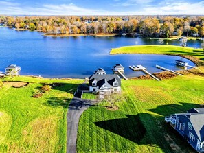 Exterior - NEW 7BR Lakefront Lake Anna, Boat Dock, Deck Views (Mineral)