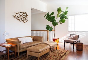 Living area - Sand Section Manhattan Beach House (Manhattan Beach)