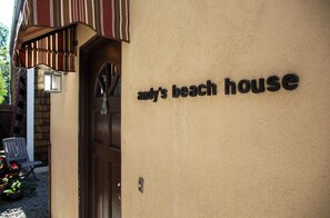 Exterior detail - Sand Section Manhattan Beach House (Manhattan Beach)