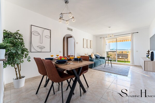 Dining - Coastal 2BR Apartment, Parking, Pool REF057 (Benalmádena)