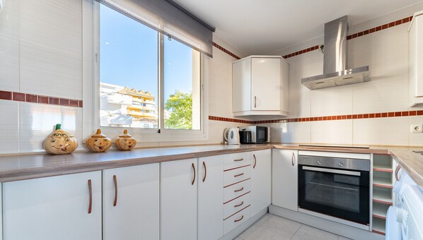 Fridge, microwave, oven, dishwasher