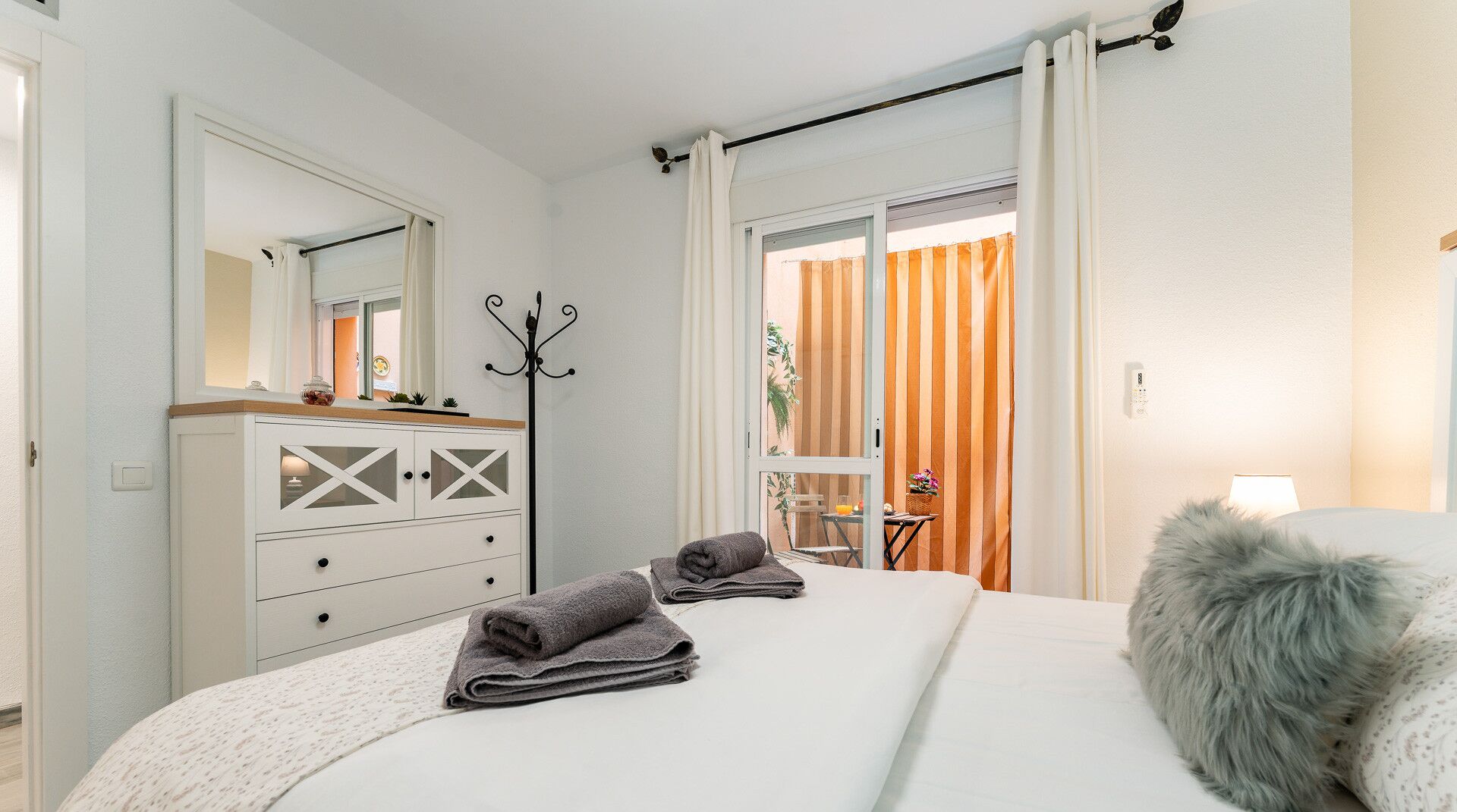 Iron/ironing board, free WiFi, bed sheets