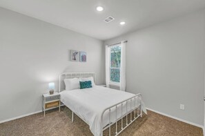 3 Schlafzimmer, Zimmersafe, Bügeleisen/Bügelbrett, WLAN