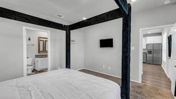 4 bedrooms, in-room safe, iron/ironing board, free WiFi