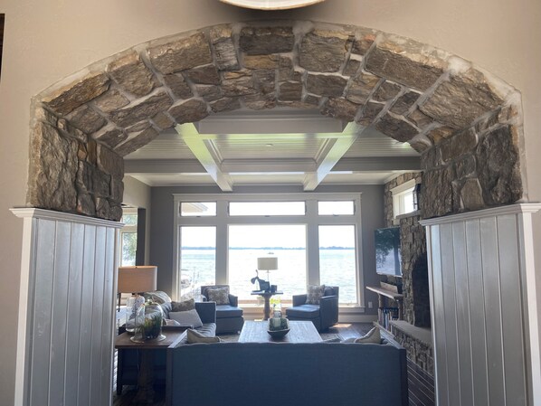 Smart-tv, tv-spel, dvd-spelare och böcker