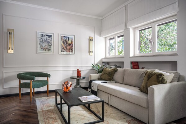 Téléviseur connecté, livres, chaîne audio