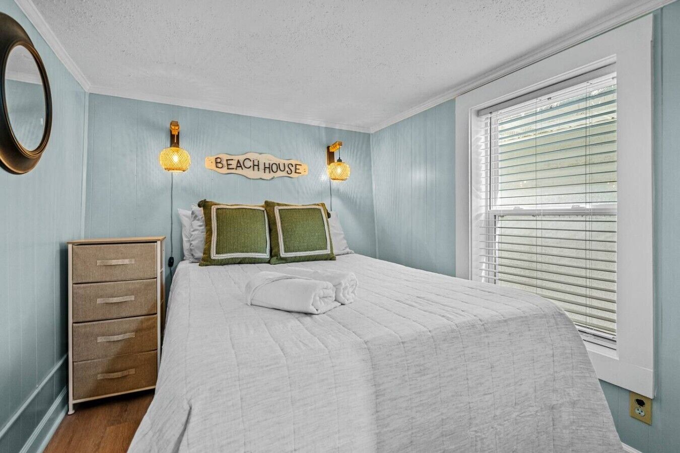 Iron/ironing board, WiFi, bed sheets
