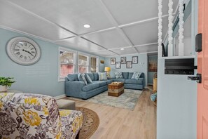 TV - Ocean Lakes Cottage, Covered Patio, Grill and Beach! (Myrtle Beach)