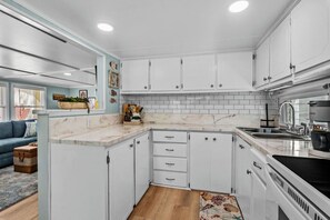 Coffee/tea maker, fridge, microwave, oven - Ocean Lakes Cottage, Covered Patio, Grill and Beach! (Myrtle Beach)