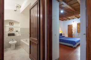 Dusche, Haartrockner, Bidet, Handtücher