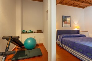 2 室のベッドルーム、デスク、アイロン / アイロン台、WiFi