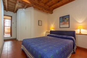 2 Schlafzimmer, Schreibtisch, Bügeleisen/Bügelbrett, WLAN