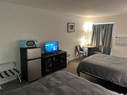 Cozy studio with Smart TV and WiFi in Fillmore.