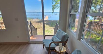 The Lily Pad: Newly Renovated, Lakefront Retreat on Shawano Lake, Sleeps 6