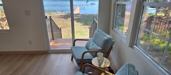 The Lily Pad: Newly Renovated, Lakefront Retreat on Shawano Lake, Sleeps 6