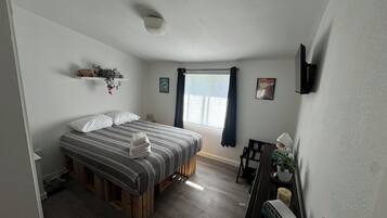 1 bedroom, iron/ironing board, WiFi, bed sheets