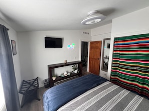 1 slaapkamer, een strijkplank/strijkijzer, wifi, beddengoed