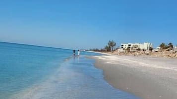 Beach nearby, sun loungers, beach towels
