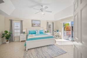 Escritorio, tabla de planchar con plancha, cuna de viaje y wifi gratis 