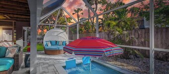 Multiple Families! 3 min walk to Beach, Jacuzzi, Heated Salt Wtr Pool, Game room