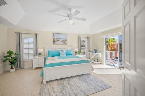 SALE !+Sleeps 14+3 min Walk to Beach+Pool+Game Rm