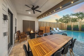 Outdoor dining - New l Private Heated Pool l Fire Pit l 3 Kings l 2 blocks to the beach l Arcades (Panama City)