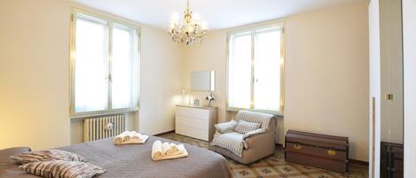 Bügeleisen/Bügelbrett, Reisekinderbett, kostenloses WLAN