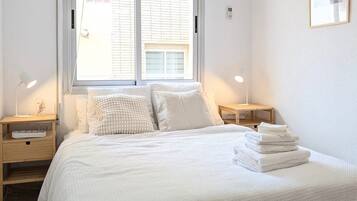 4 dormitorios, tabla de planchar con plancha, cuna de viaje y wifi