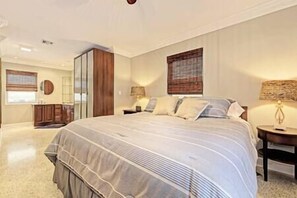 3 bedrooms, iron/ironing board, WiFi, bed sheets - Private & Haven-ly Pool Home on Boating Canal (Key Haven)